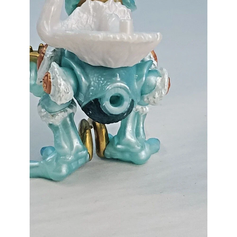 Treasure X Fire vs. Ice Extinct Beasts Frost Smasher Dinosaur Figure Moose Toys